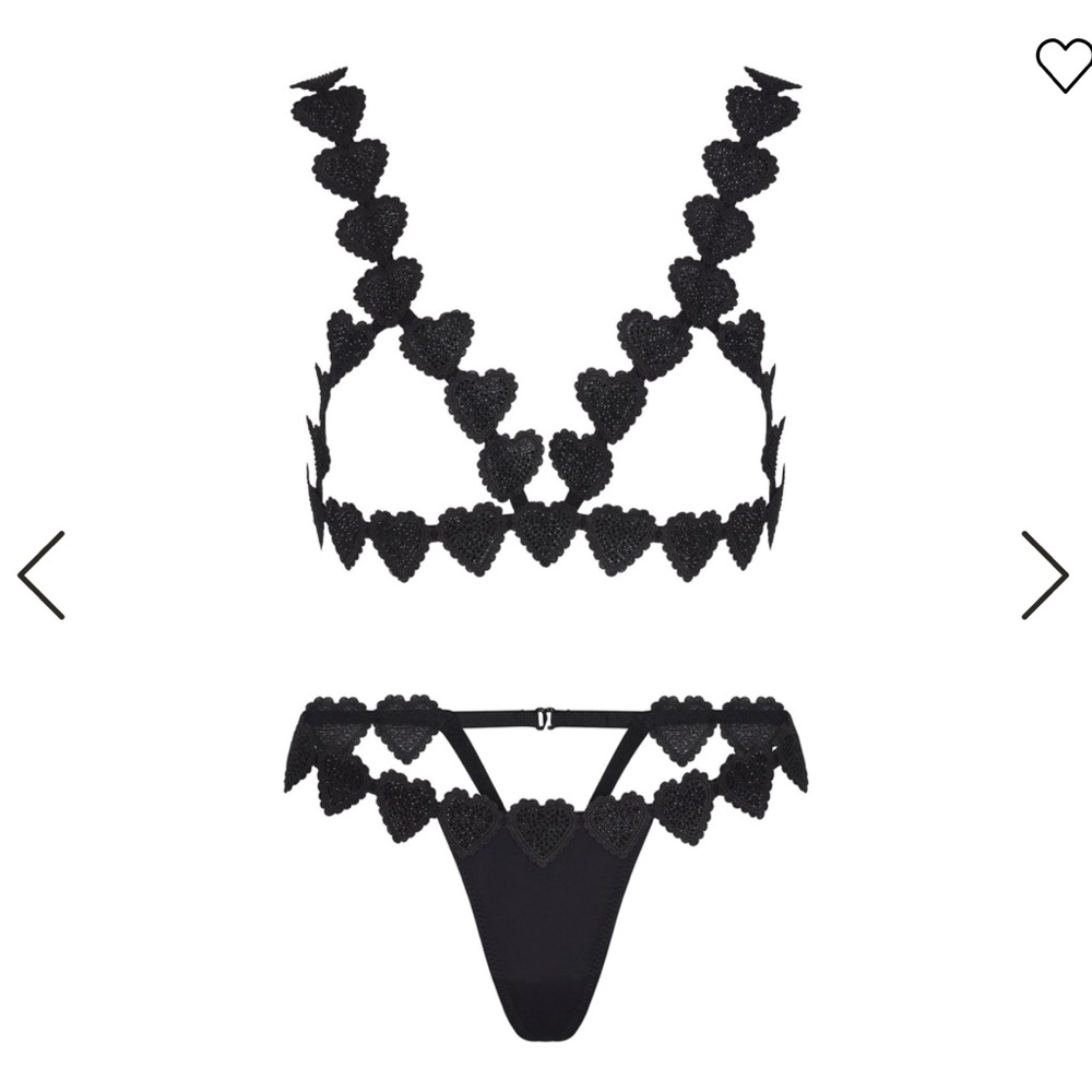 SKIMS RHINESTONE HEART OPEN CUP BRALETTE AND THONG SET
ONYX / M-XL